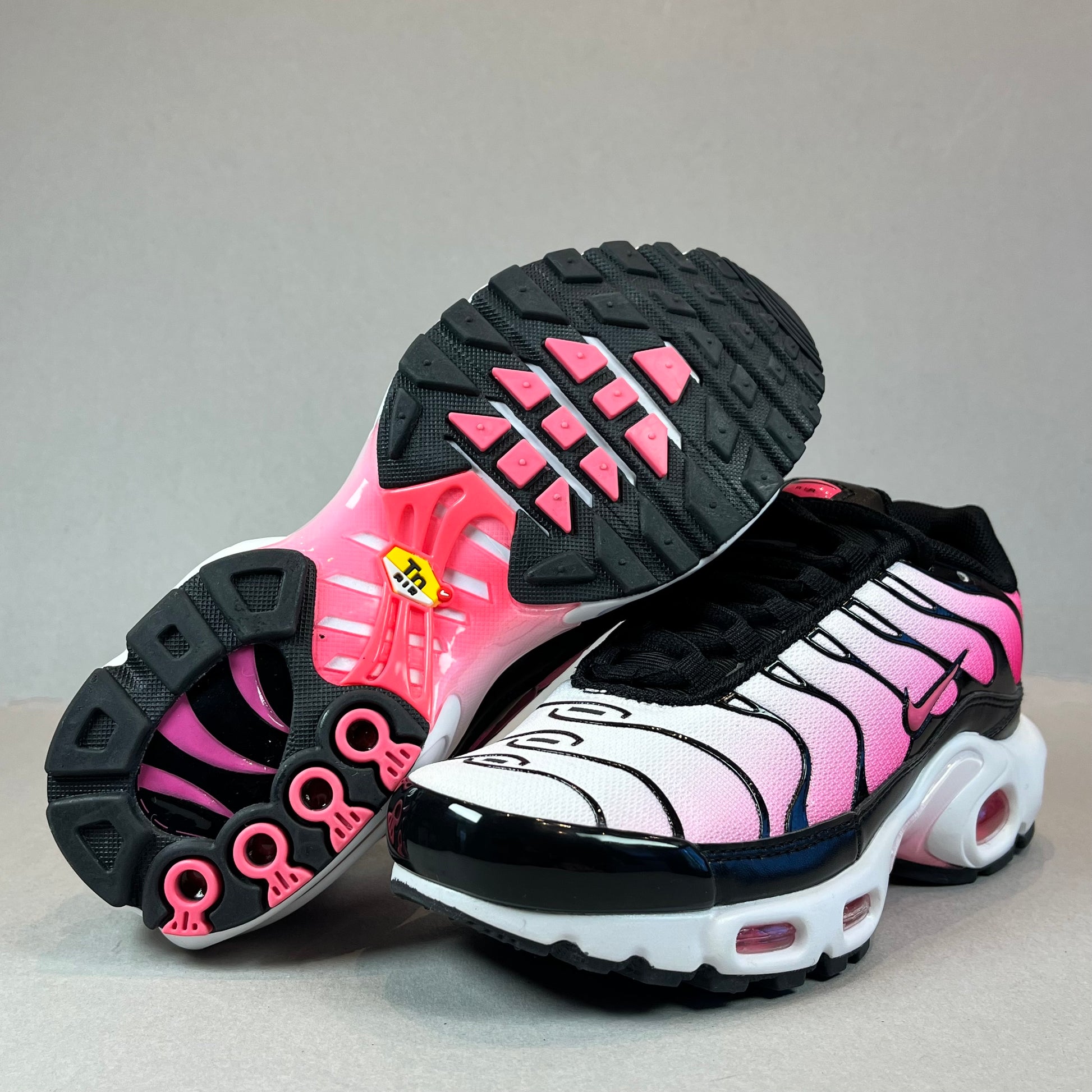 Nike Air Max Plus TN “Hot Punch”