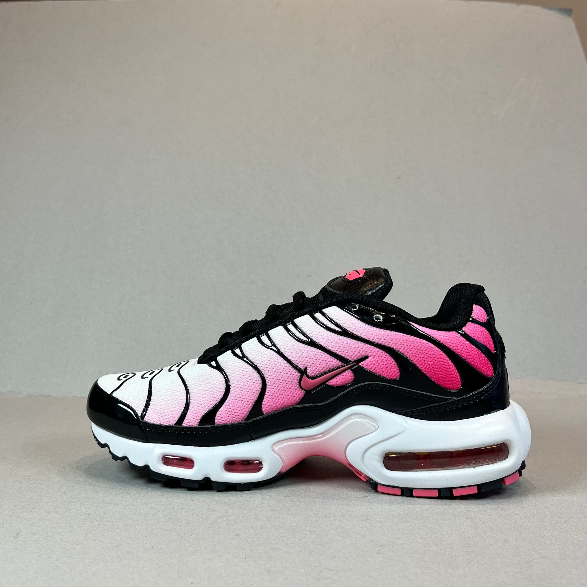 Nike Air Max Plus TN “Hot Punch”