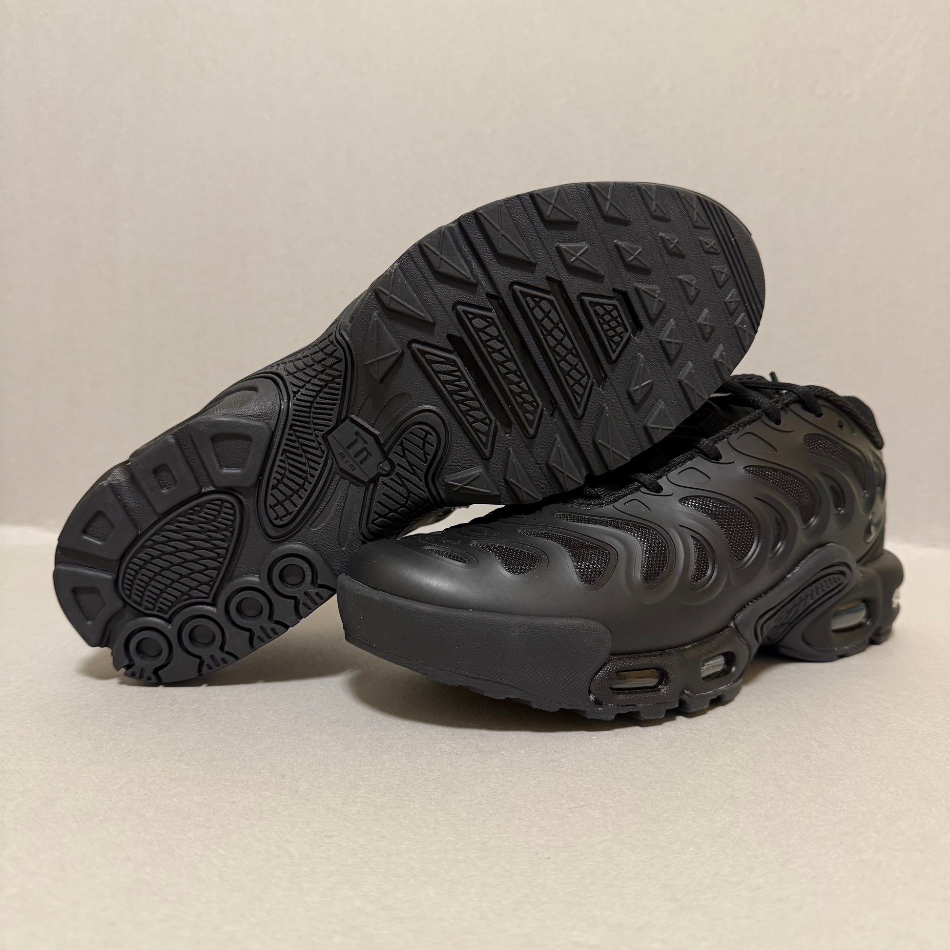 Nike Air Max Plus Drift "All Black"
